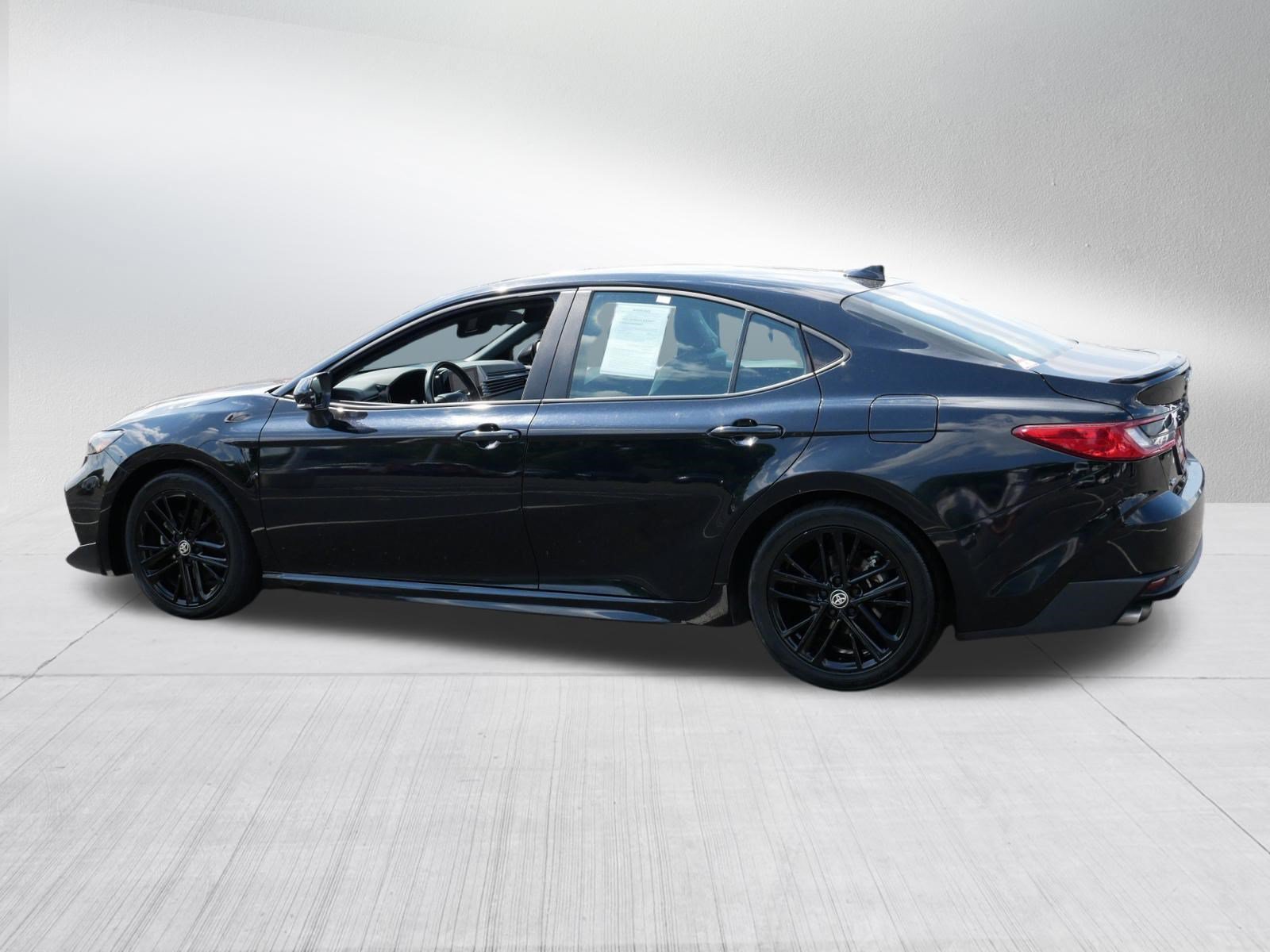 Certified 2025 Toyota Camry SE FWD image 4