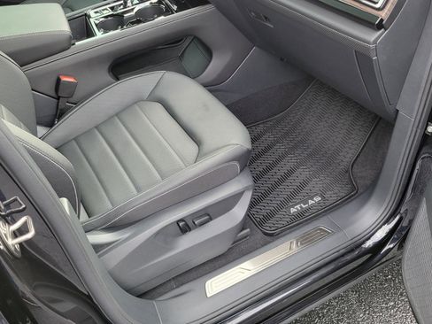 Used 2025 Volkswagen Atlas SEL image 38