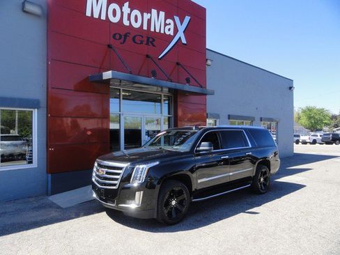 Used 2017 Cadillac Escalade ESV Luxury AWD/4WD image 1