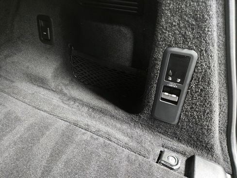 Used 2025 Land Rover Range Rover Sport SE image 49