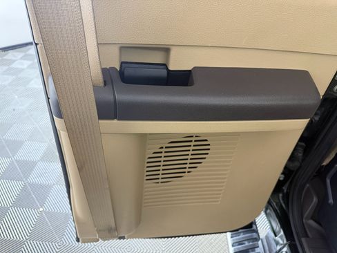 Used 2014 Ford F250 XLT w/ XLT Premium Package image 17