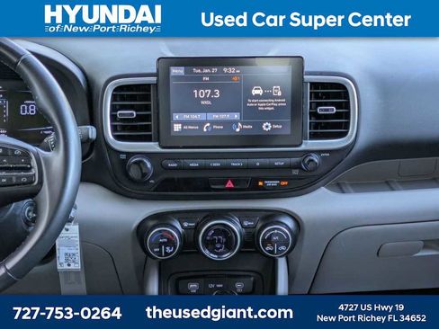 Certified 2023 Hyundai Venue SEL image 18