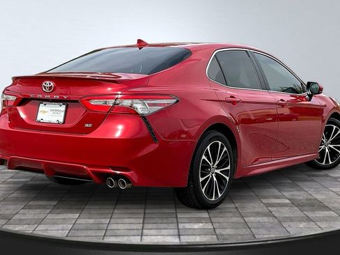 Used 2019 Toyota Camry SE FWD image 2