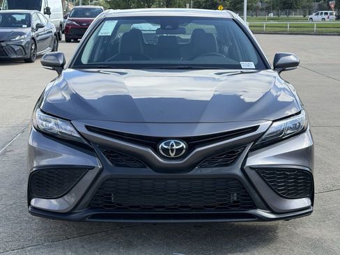 Used 2024 Toyota Camry SE FWD image 3