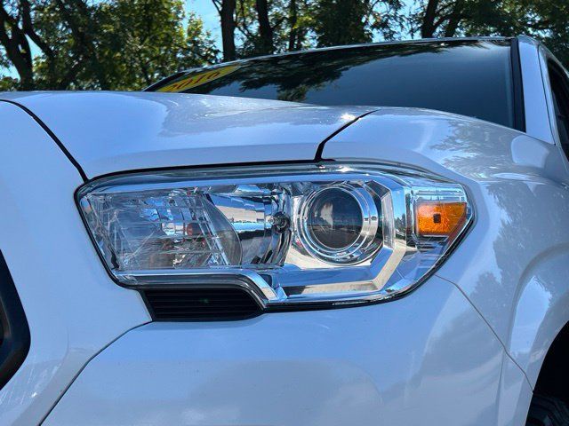 Used 2016 Toyota Tacoma SR w/ SR Convenience Package AWD/4WD image 10