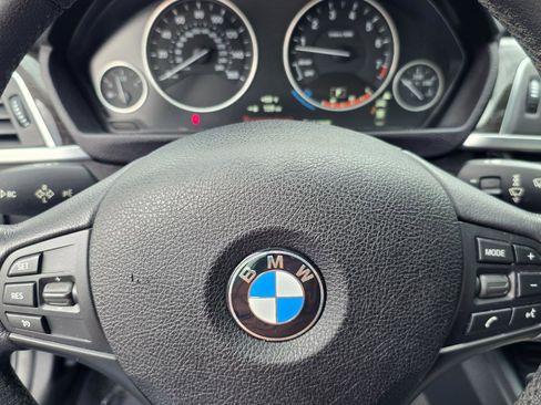 Used 2017 BMW 320i xDrive Sedan AWD/4WD image 16