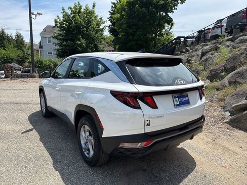Used 2023 Hyundai Tucson SE AWD/4WD image 3