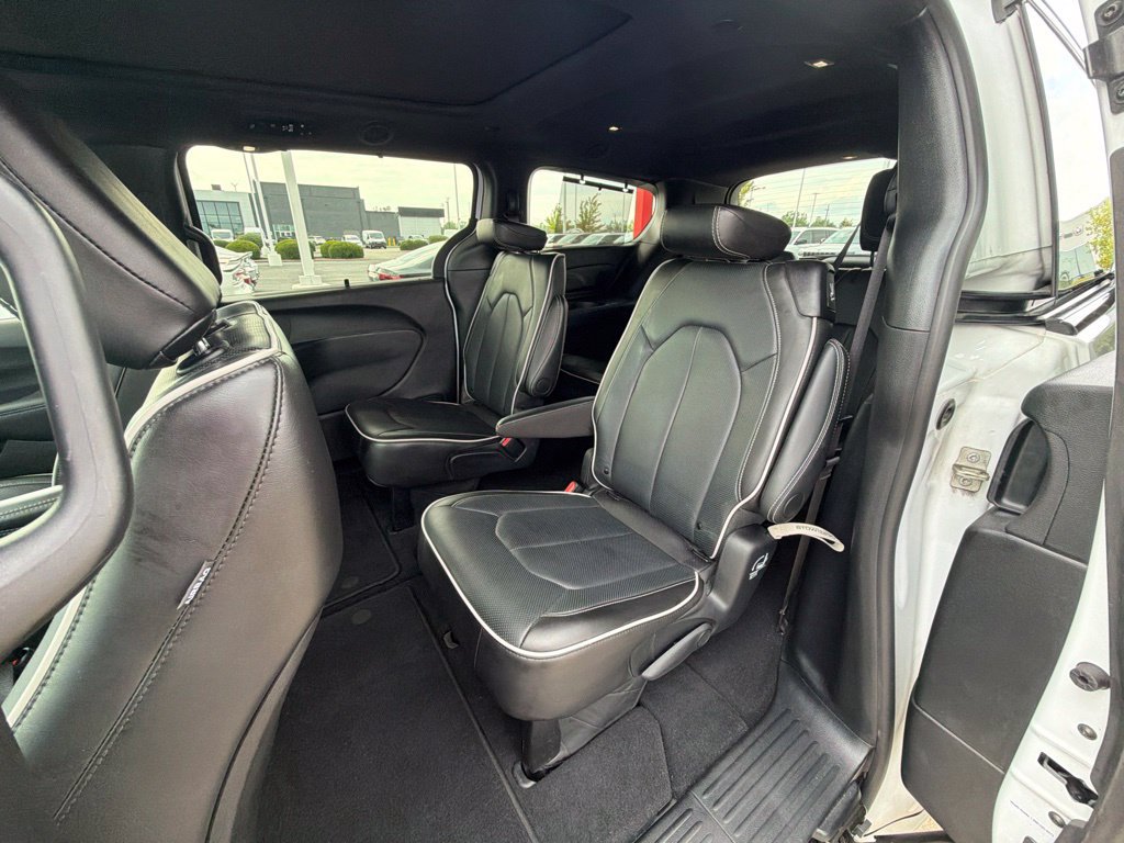Used 2024 Chrysler Pacifica Limited w/ S Appearance Package AWD/4WD image 31