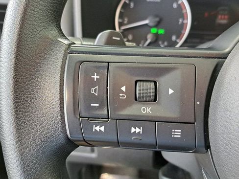 Used 2024 Nissan Rogue SV image 12