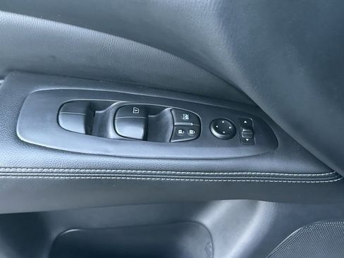 Used 2020 Nissan Pathfinder S image 19