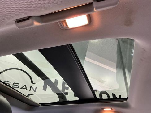 Used 2020 Nissan Pathfinder Platinum FWD image 6