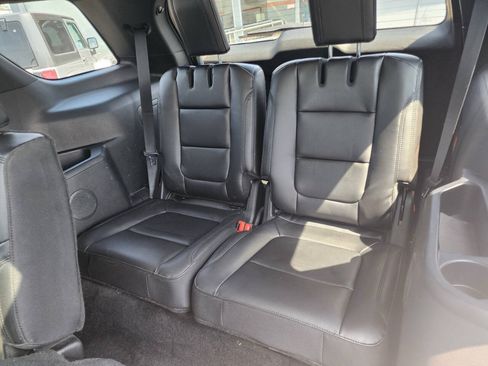 Used 2017 Ford Explorer XLT w/ Equipment Group 202A AWD/4WD image 20