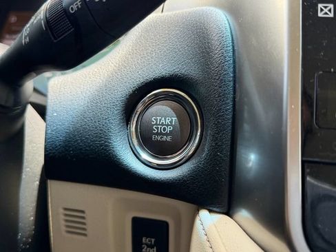 Used 2023 Lexus GX 460 Premium w/ Accessory Package AWD/4WD image 25