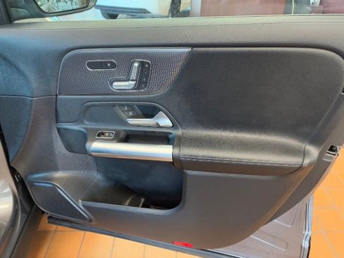 Used 2021 Mercedes-Benz GLA 250 4MATIC w/ Premium Package image 15