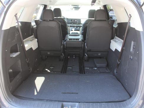 Certified 2024 Kia Carnival LX FWD image 13