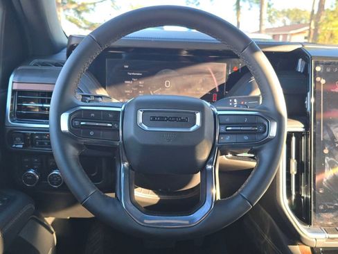 Used 2025 GMC Yukon XL Denali image 14