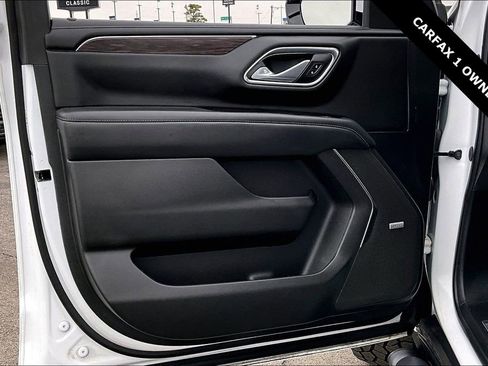 Used 2024 Chevrolet Suburban Z71 w/ Luxury Package image 19