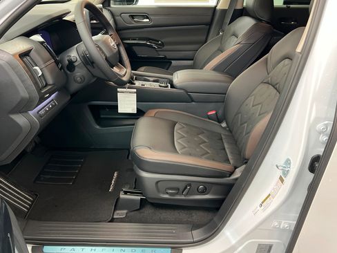 New 2026 Nissan Pathfinder Platinum image 17