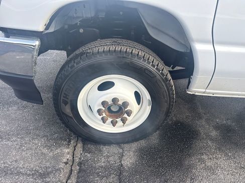 Used 2024 Ford E-450 and Econoline 450 Super Duty w/ Power Windows & Locks Group image 11