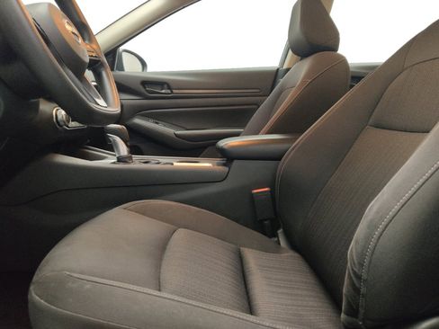 Used 2024 Nissan Altima 2.5 S FWD image 17
