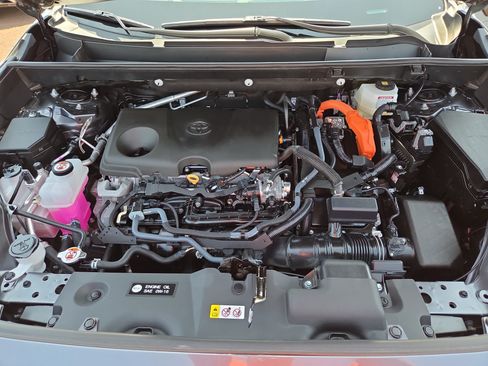 Certified 2025 Toyota RAV4 LE AWD/4WD image 29