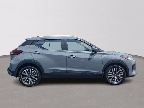 Used 2021 Nissan Kicks SV FWD image 7