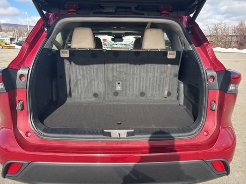 Used 2020 Toyota Highlander Limited image 18