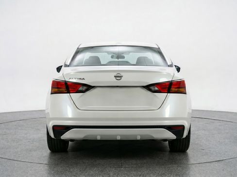 Used 2025 Nissan Altima 2.5 SV FWD image 7