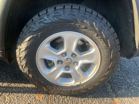 Used 2015 Jeep Grand Cherokee Laredo w/ Quick Order Package 23E image 11