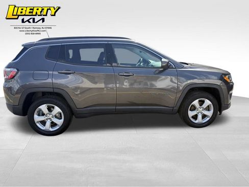 Used 2018 Jeep Compass Latitude w/ Popular Equipment Group AWD/4WD image 8