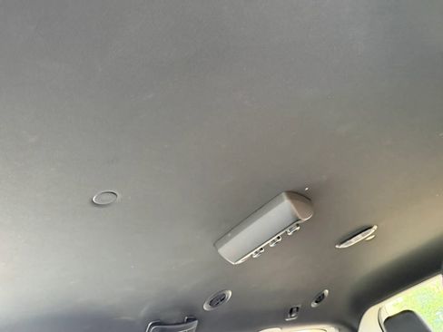 Used 2017 Dodge Grand Caravan SXT image 29