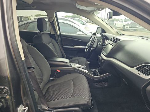 Used 2019 Dodge Journey SE FWD image 15