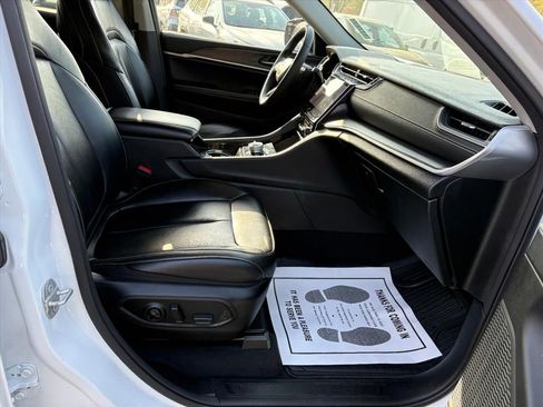 Used 2023 Jeep Grand Cherokee L Limited image 16