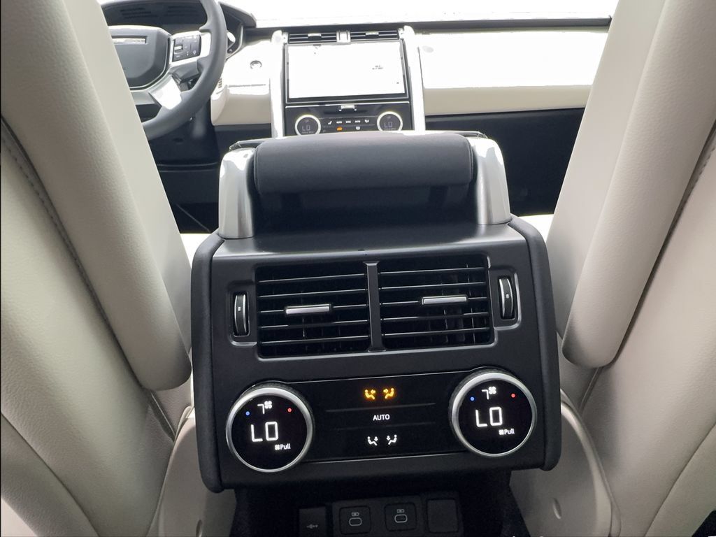 Used 2025 Land Rover Discovery Dynamic SE AWD/4WD image 42