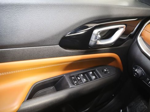 Used 2025 Jeep Compass Limited image 29