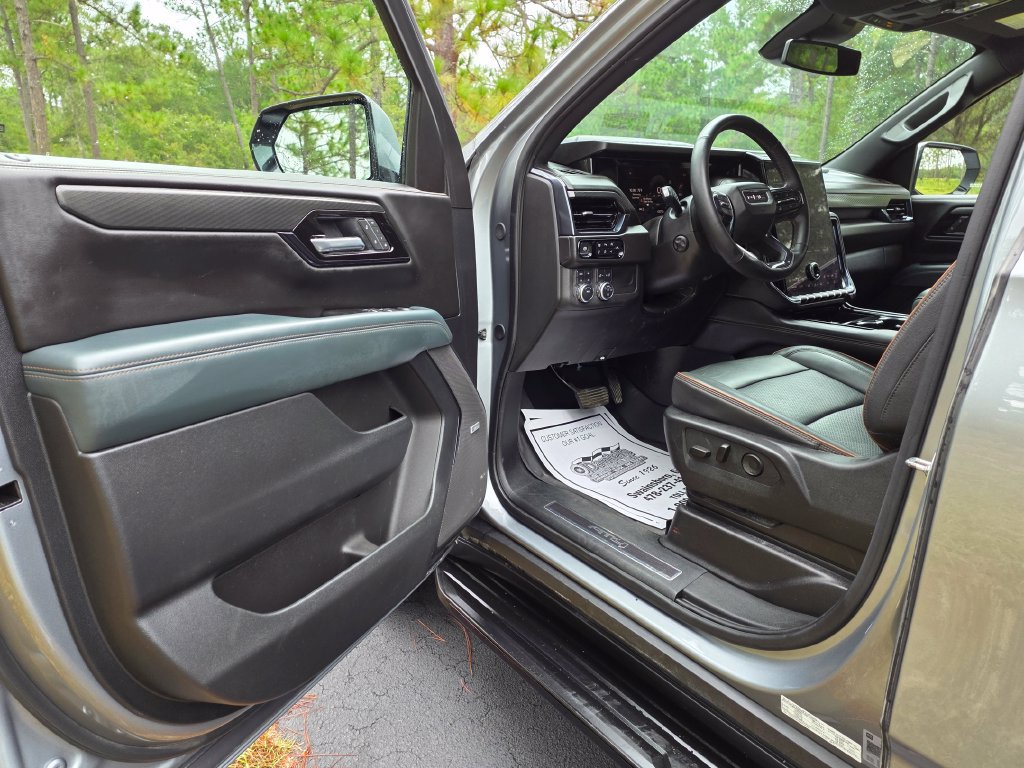 Used 2025 GMC Yukon AT4 AWD/4WD image 11