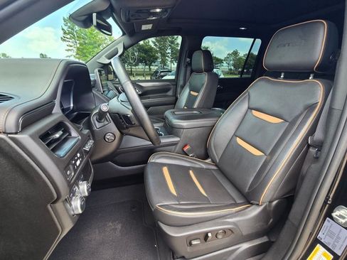 Used 2023 GMC Yukon XL AT4 w/ Technology Package AWD/4WD image 17