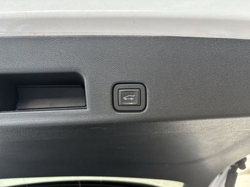 Certified 2025 Chevrolet Traverse LT image 16