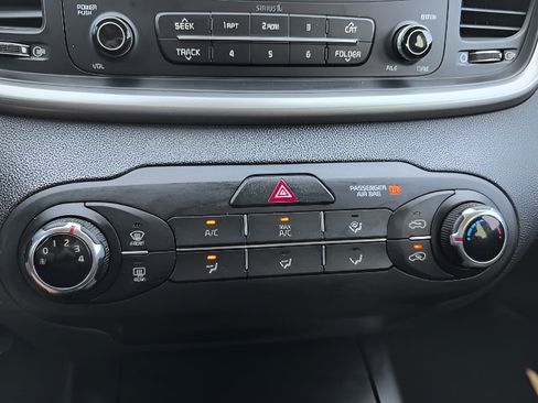 Used 2017 Kia Sorento L FWD image 14