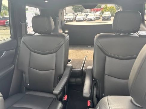 Used 2023 Cadillac XT6 Premium Luxury w/ Technology Package AWD/4WD image 5