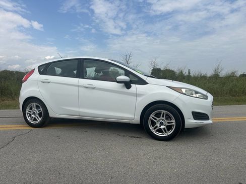 Used 2017 Ford Fiesta SE image 1