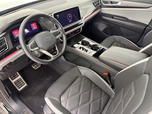 Used 2024 Volkswagen Atlas Peak Edition SEL AWD/4WD image 4