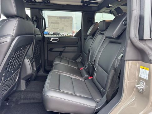 New 2026 Ford Bronco Badlands AWD/4WD image 17