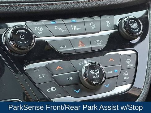 Used 2020 Chrysler Pacifica Limited FWD image 16