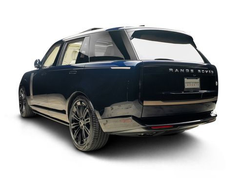 Used 2024 Land Rover Range Rover SV image 3