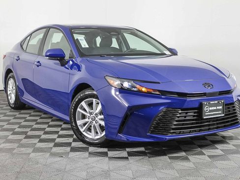 Used 2025 Toyota Camry LE w/ Convenience Package image 1