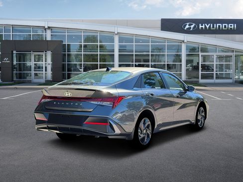 New 2026 Hyundai Elantra SEL Sport FWD image 7
