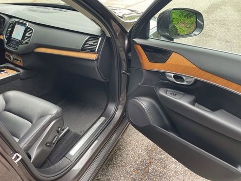 Used 2023 Volvo XC90 B6 Plus w/ Protection Package AWD/4WD image 14