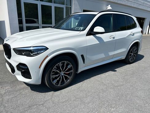 Used 2022 BMW X5 xDrive40i w/ M Sport Package AWD/4WD image 1