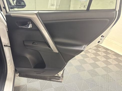 Used 2017 Toyota RAV4 XLE AWD/4WD image 16